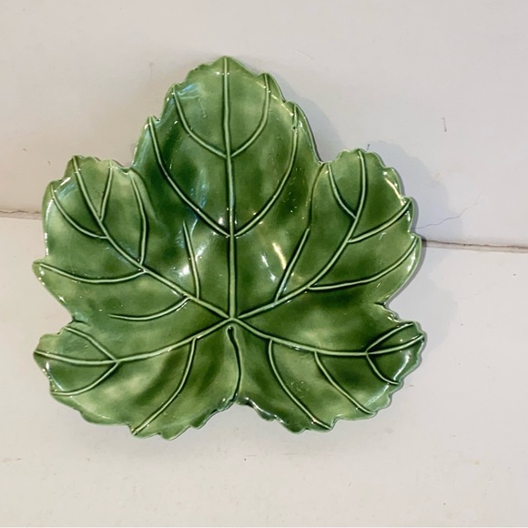 Vintage Green Ceramic Leaf Shaped Candy Nut Dish Decorative Table Decor - Picture 11 of 13
